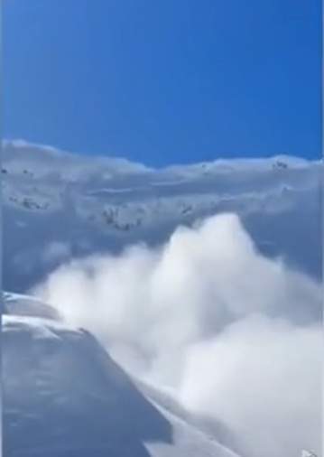 Avalanșă uriașă la Bâlea Lac! Momentul dramatic a fost surprins de un turist 