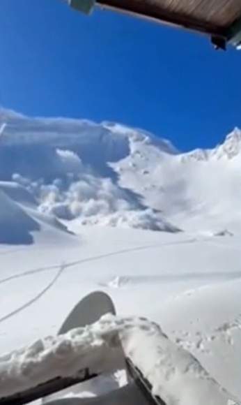 Avalanșă uriașă la Bâlea Lac! Momentul dramatic a fost surprins de un turist 
