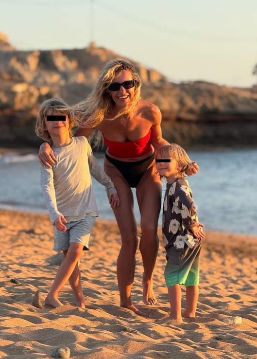 flavia mihasan si cei doi copii ai sai