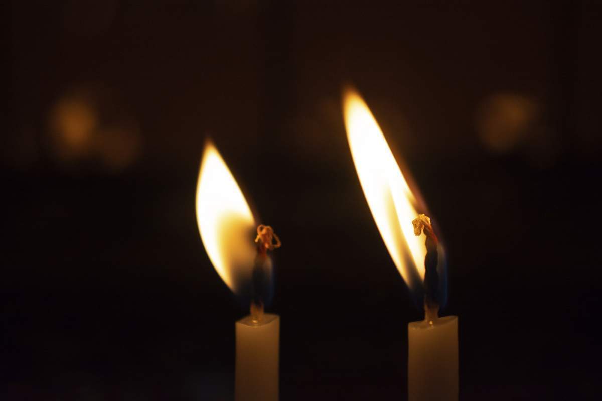 lumânări aprinse