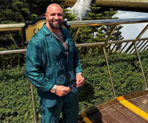 Cea mai romantică imagine cu Alex Bodi și iubita! Au dat frâu liber pasiunii!