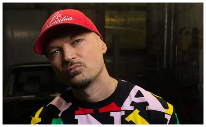 Puya poarta sapca de culoare rosie