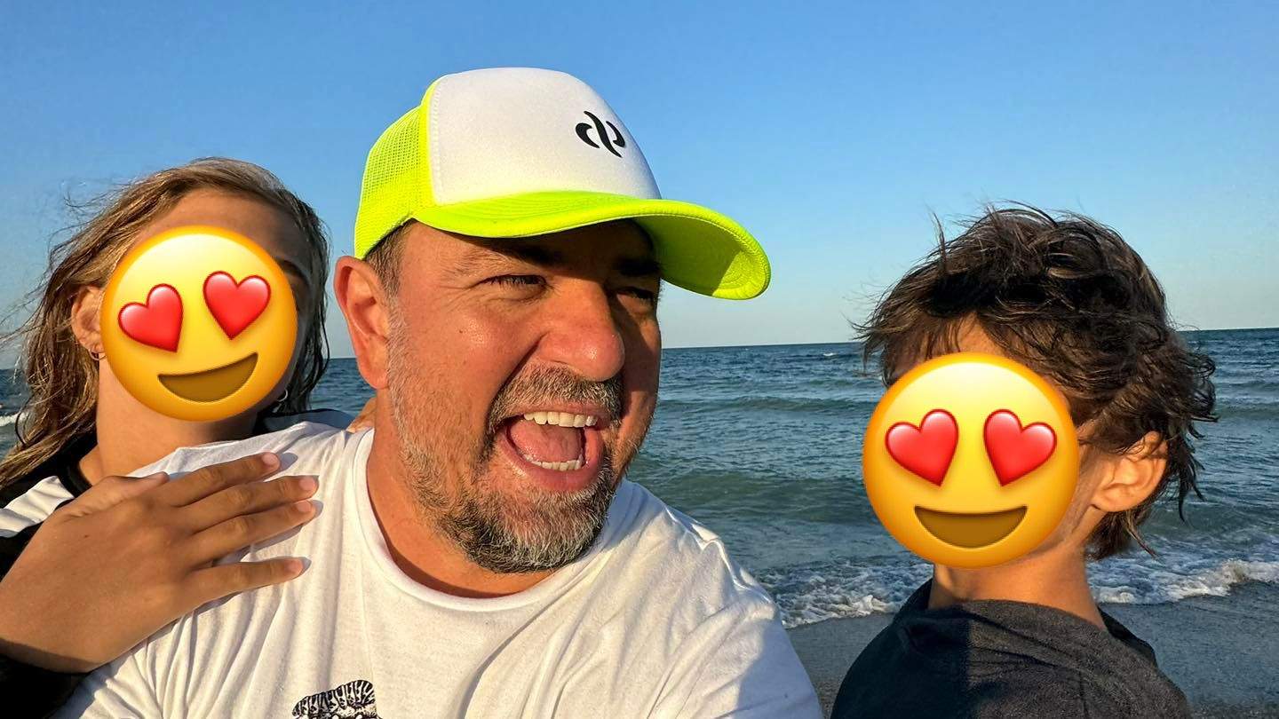 Horia Brenciu și familia sa, blocați în Kuala Lumpur în plin haos aviatic internațional Horia Brenciu și familia sa, blocați în Kuala Lumpur în plin haos aviatic internațional