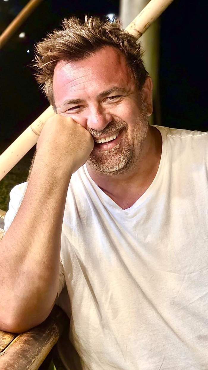 Horia Brenciu zâmbește