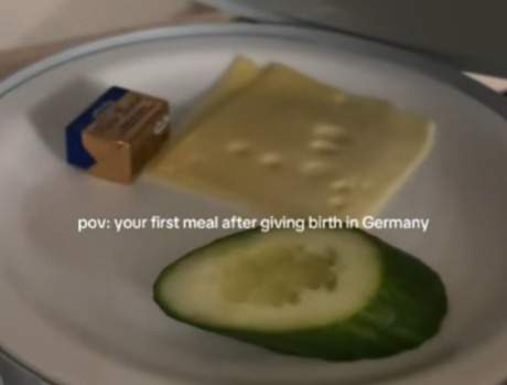 Micul dejun al unei femei, după ce a născut în Germania