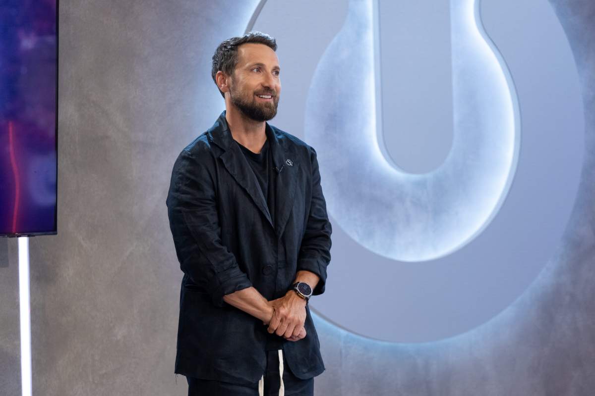 Ieri, băieții au făcut bani din suflet, într-o ediție Power Couple, lider detașat de audiență! Diseară, fetele vor fi nevoite să sară de pe un tir pe altul... în mișcare!