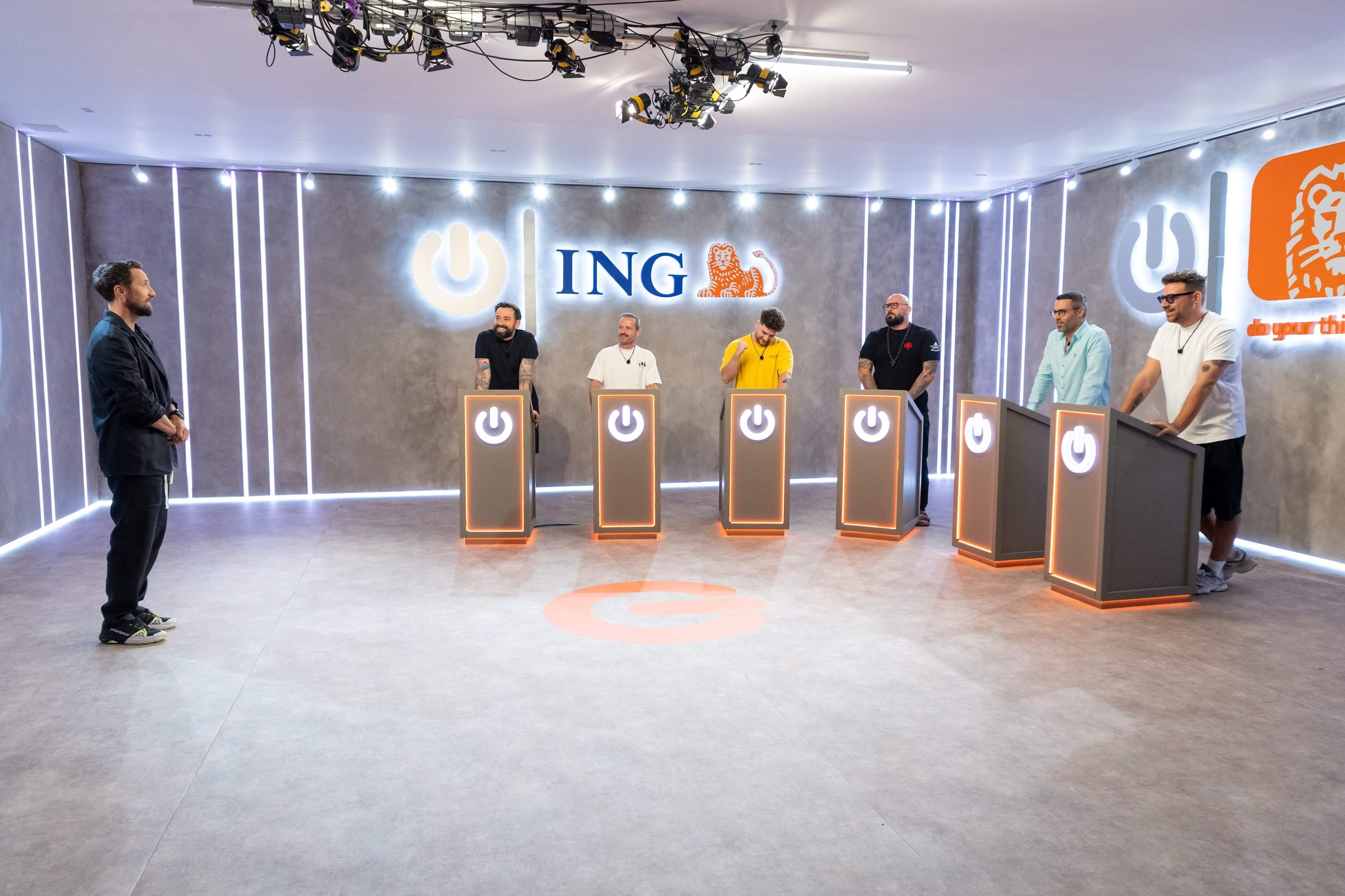 Ieri, băieții au făcut bani din suflet, într-o ediție Power Couple, lider detașat de audiență! Diseară, fetele vor fi nevoite să sară de pe un tir pe altul... în mișcare!