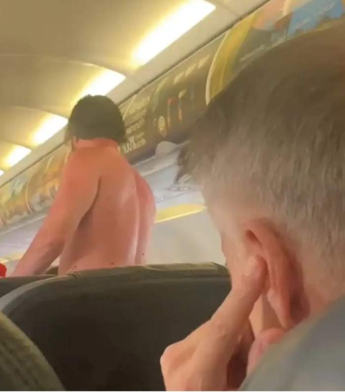 Un bărbat beat s-a dezbrăcat în avion și a încercat să sară din aeronavă. Scenele șocante au fost filmate