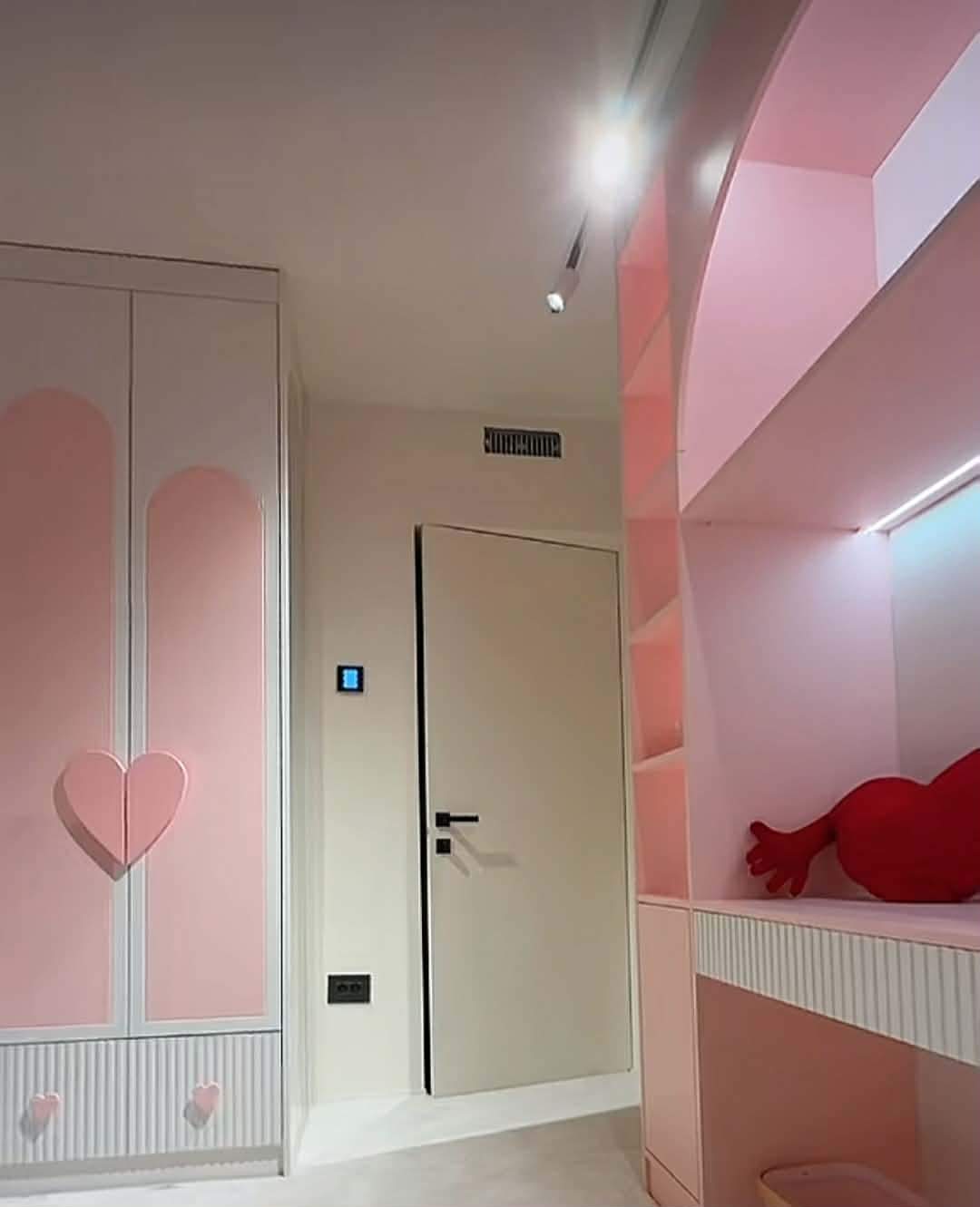 camera fetiței Marisei Paloma