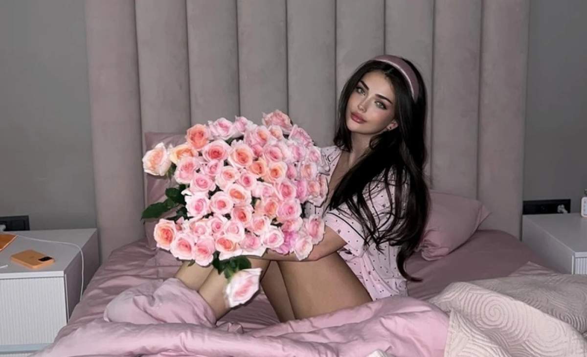 Andreea Bostănică, cu un buchet de trandafiri