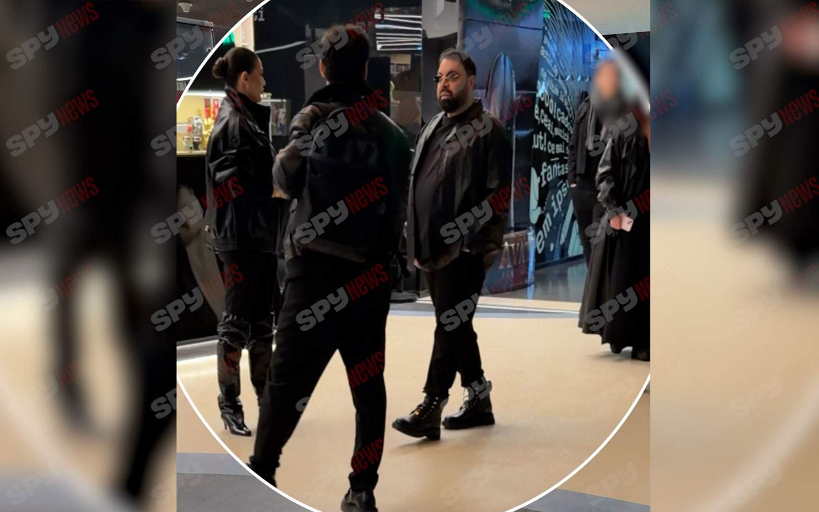 Roxana Dobre nu-l scapă din ochi pe Florin Salam! Manelistul, asaltat de fani la mall! Cum a fost surprins împreună cu soția lui | VIDEO