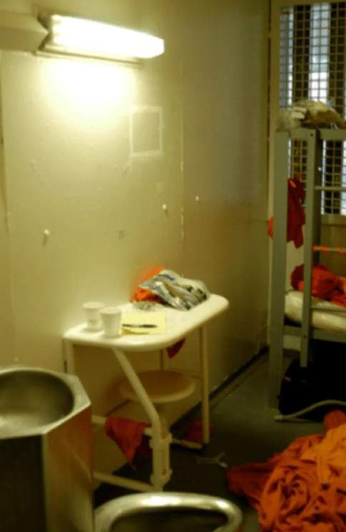 celulă din închisoare