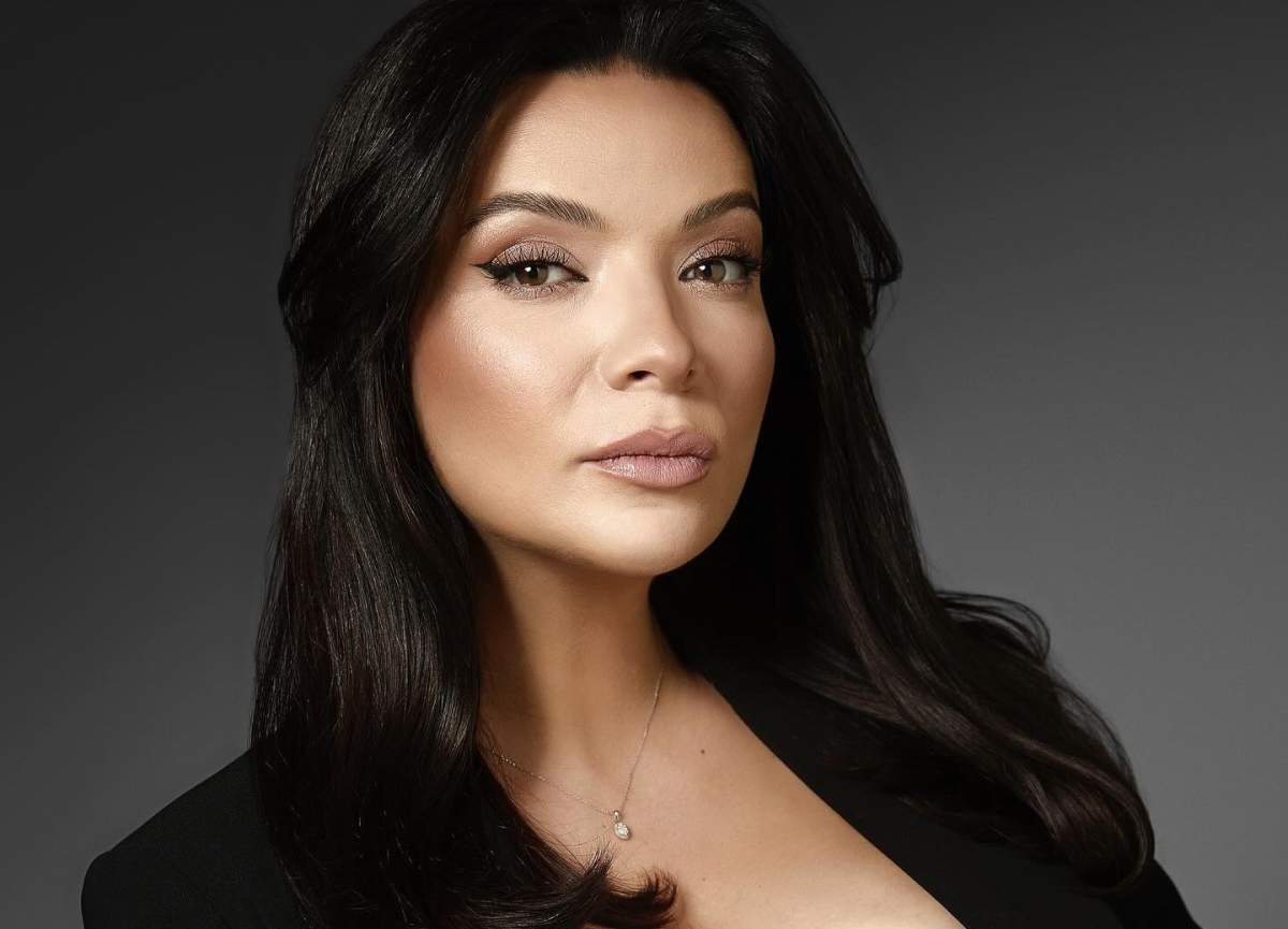 Anca Dinicu, aranjată la o ședință foto