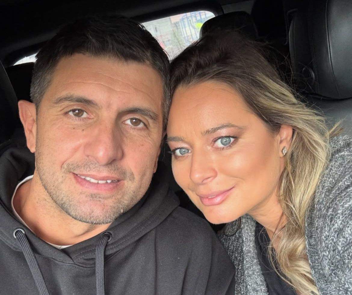 Laura Cosoi și soțul său, în mașină