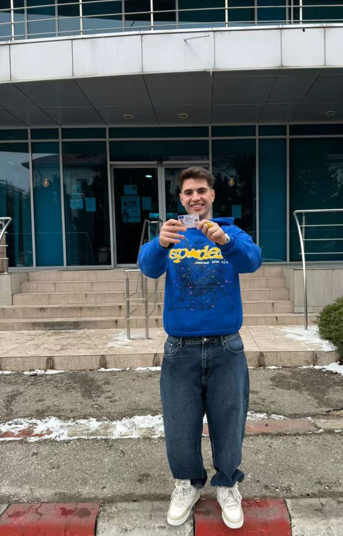 Bisoi Petruț, cu permisul de conducere în mână