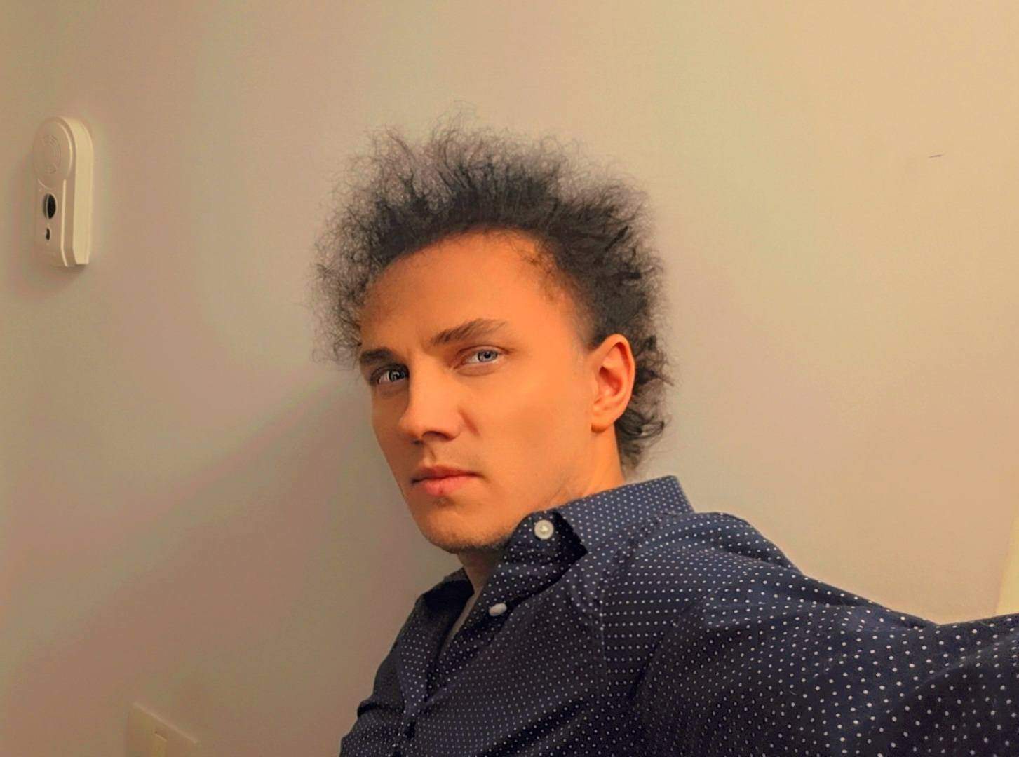 Mihai Traistariu s-a tuns singur