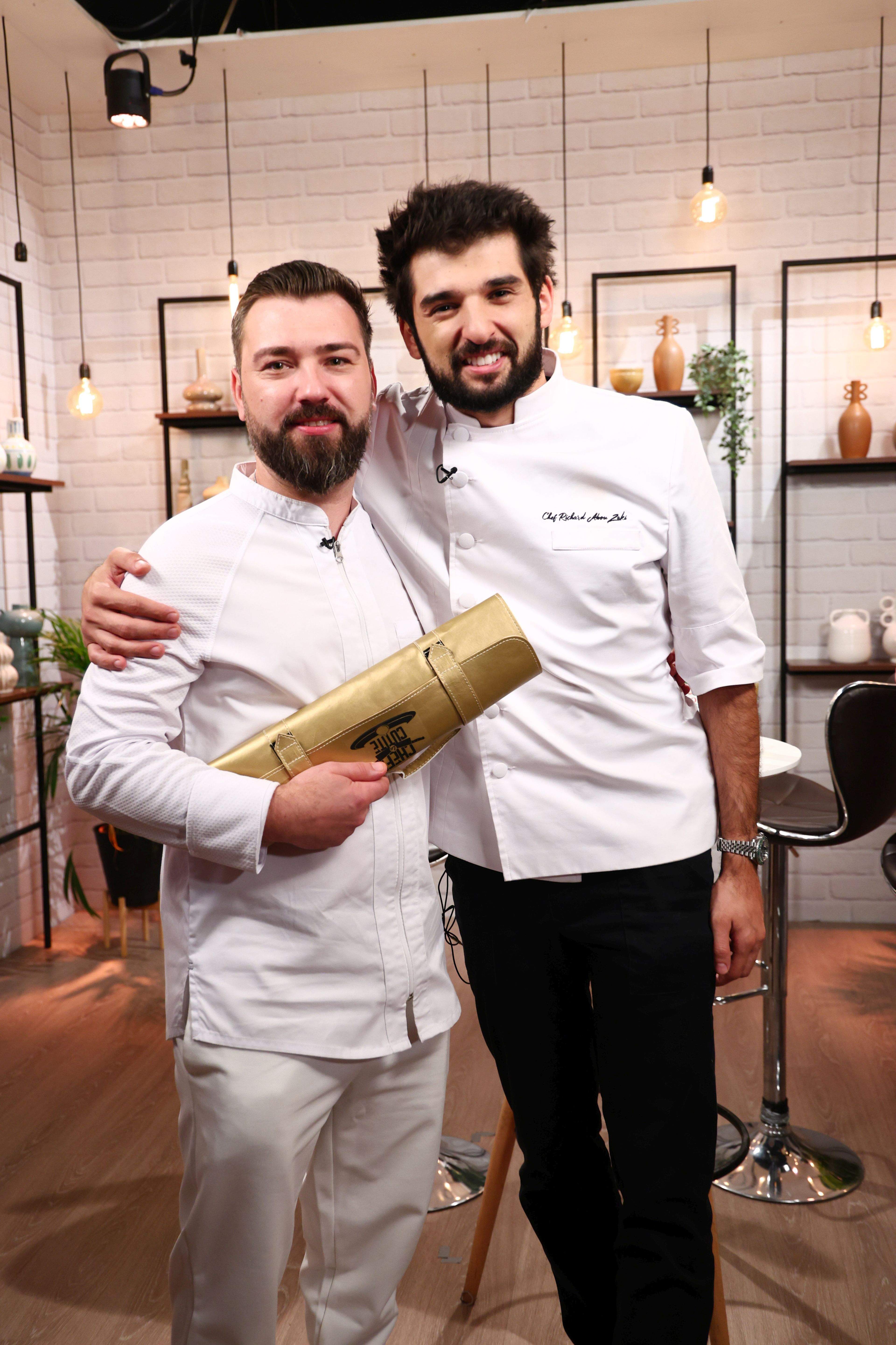 Chefi la cuțite, lider de audiență. Chef Richard i-a oferit aseară cuțitul de aur lui Alexandru Dodoaia. Diseară, Monica Tatoiu vine la degustarea amuletei