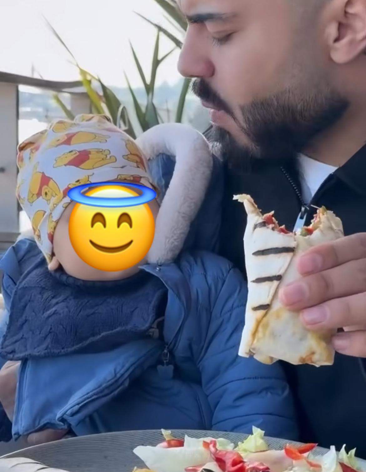 Jador și fiul lui, mâncând