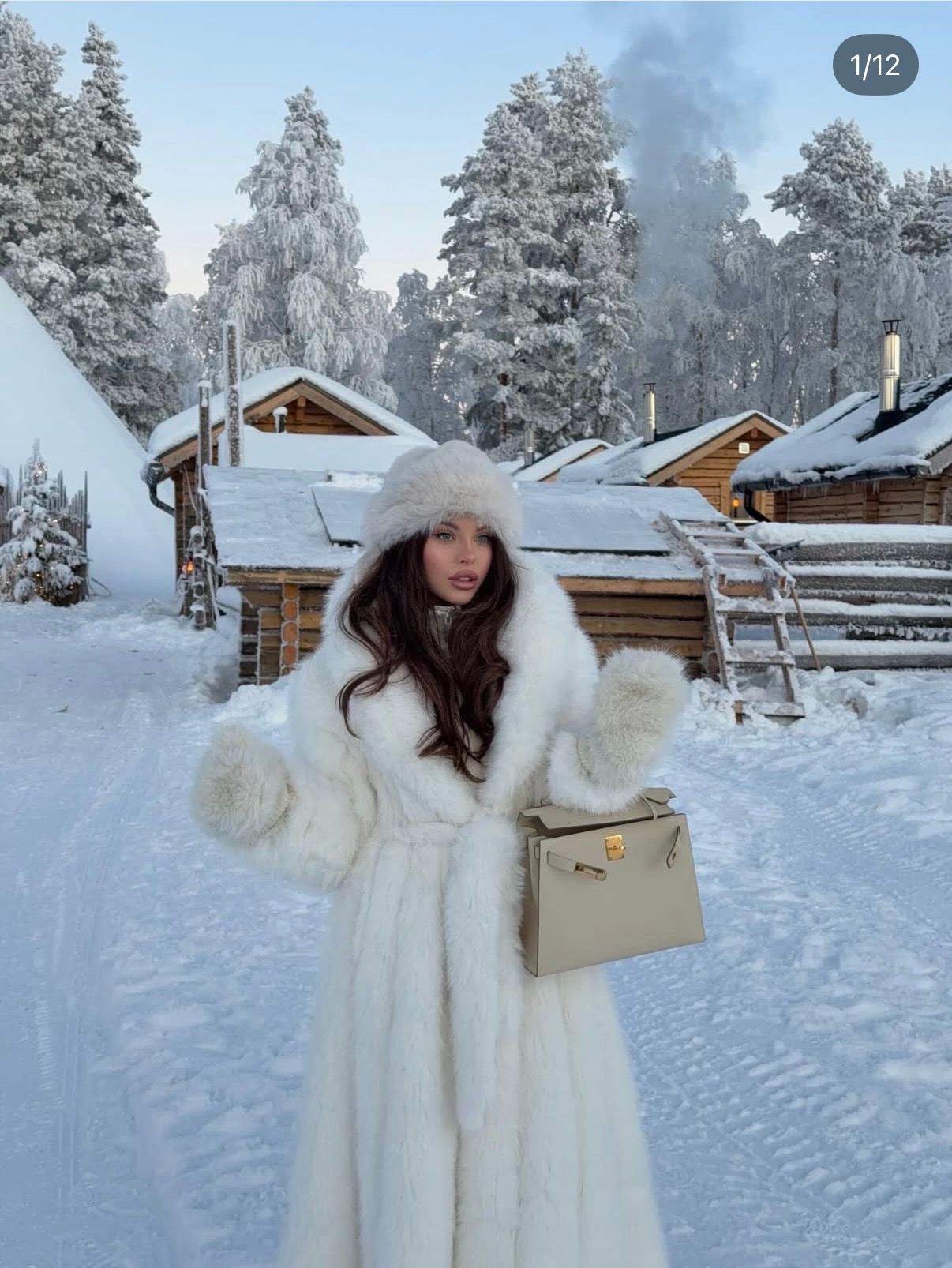 Valerie Lungu cu blana alba lunga