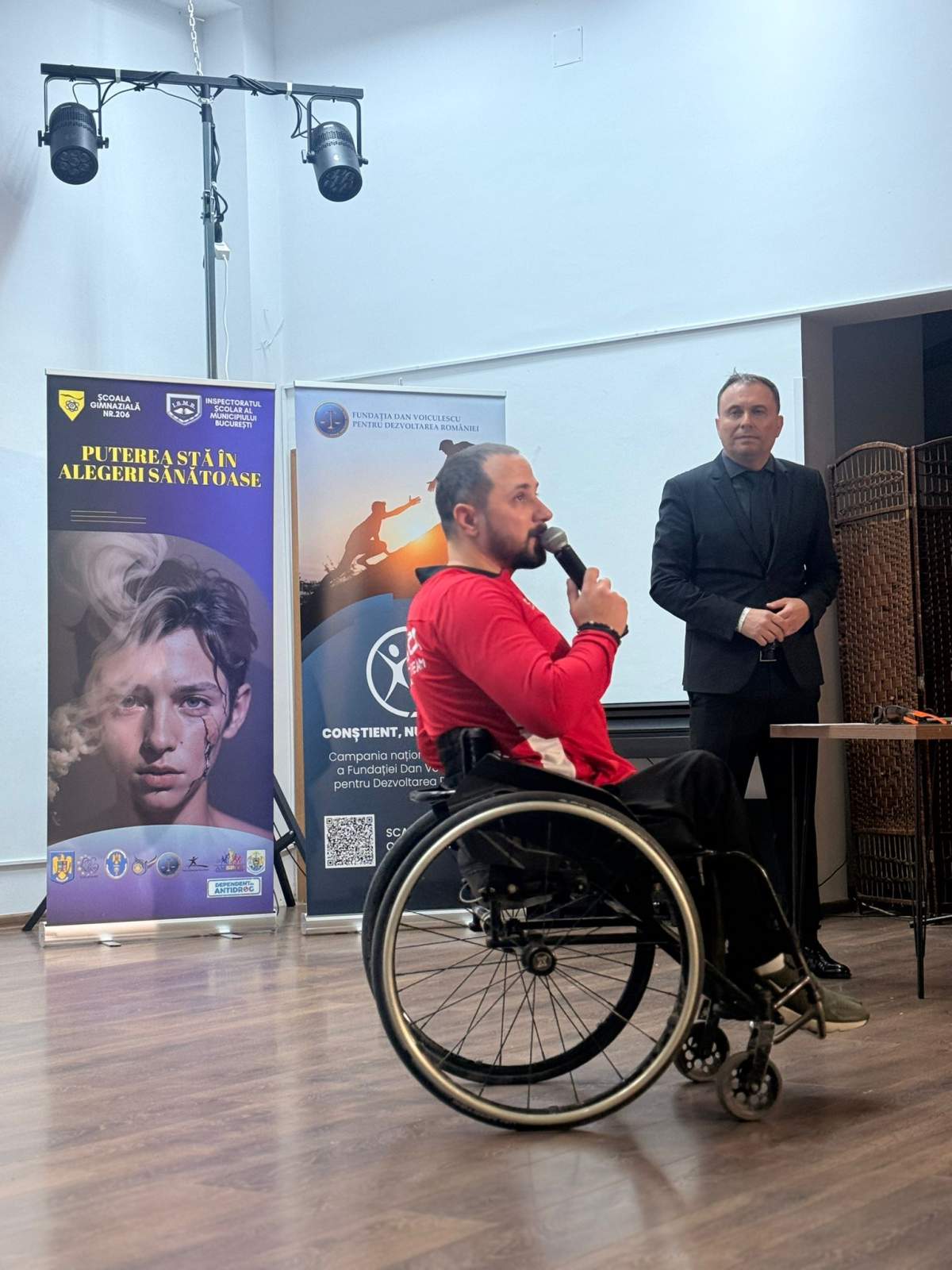 Semnele care pot trăda consumul de droguri la tineri români. Avertismentul specialiștilor: „O primă doză poate declanșa dependența”