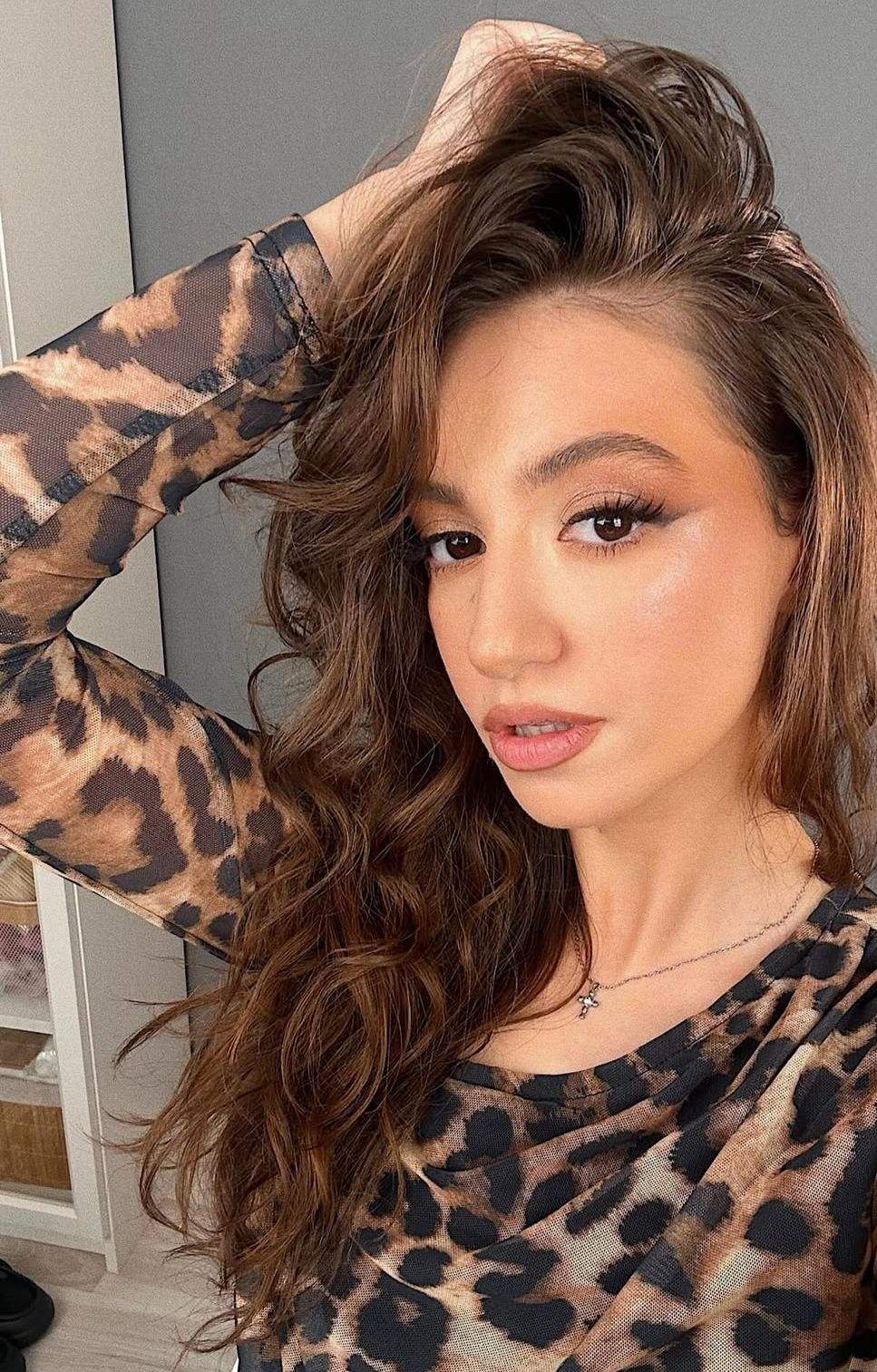 Elena Hasna, aranjată