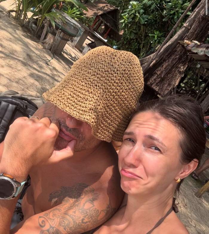 Adela Popescu și Radu Vâlcan, pe o plajă, în Thailanda