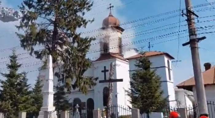 Incendiu puternic în Prahova! O biserică a fost cuprinsă de flăcări, în timpul slujbei