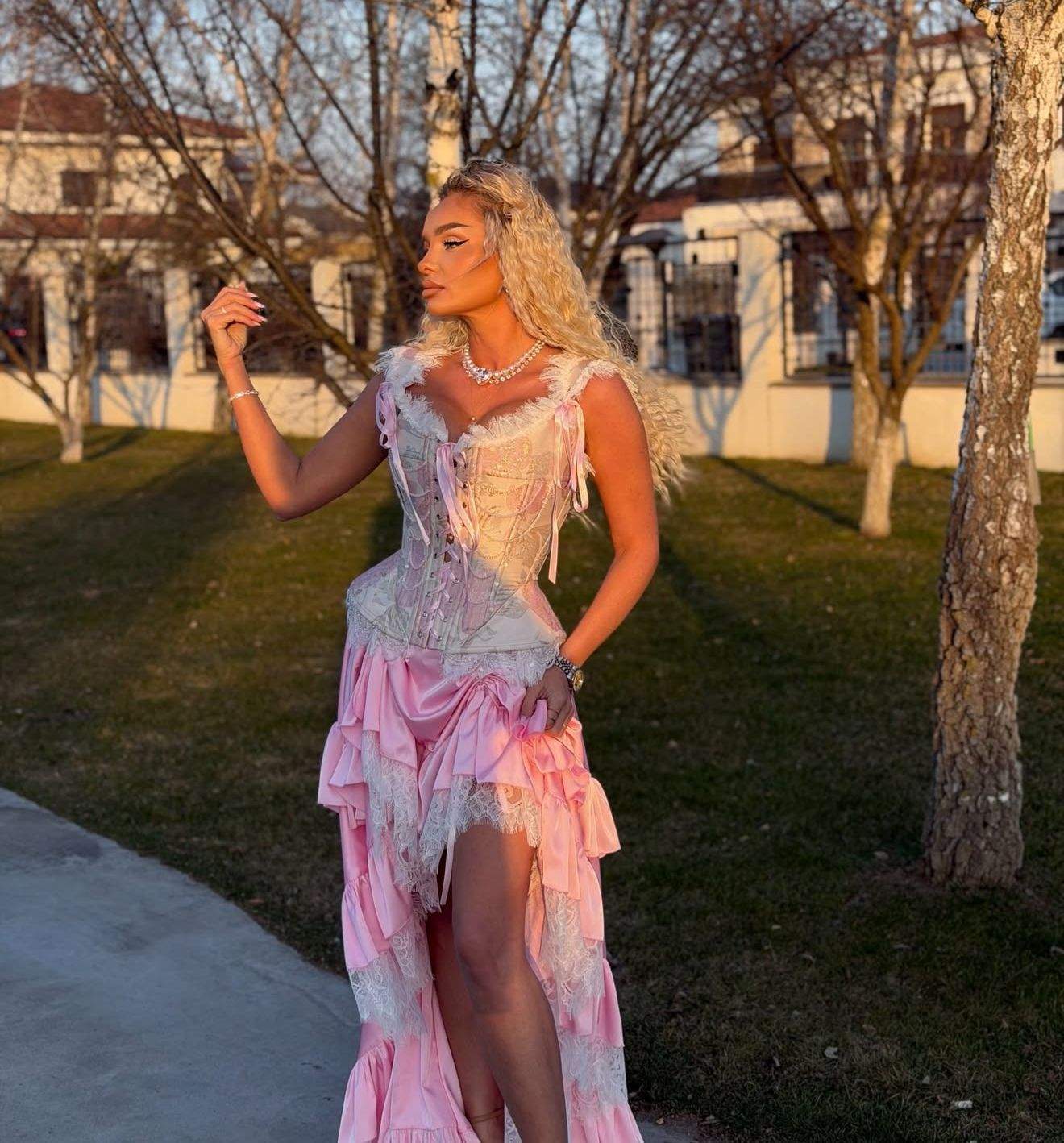 Ținuta Mariei Constantin de la petrecerea ei