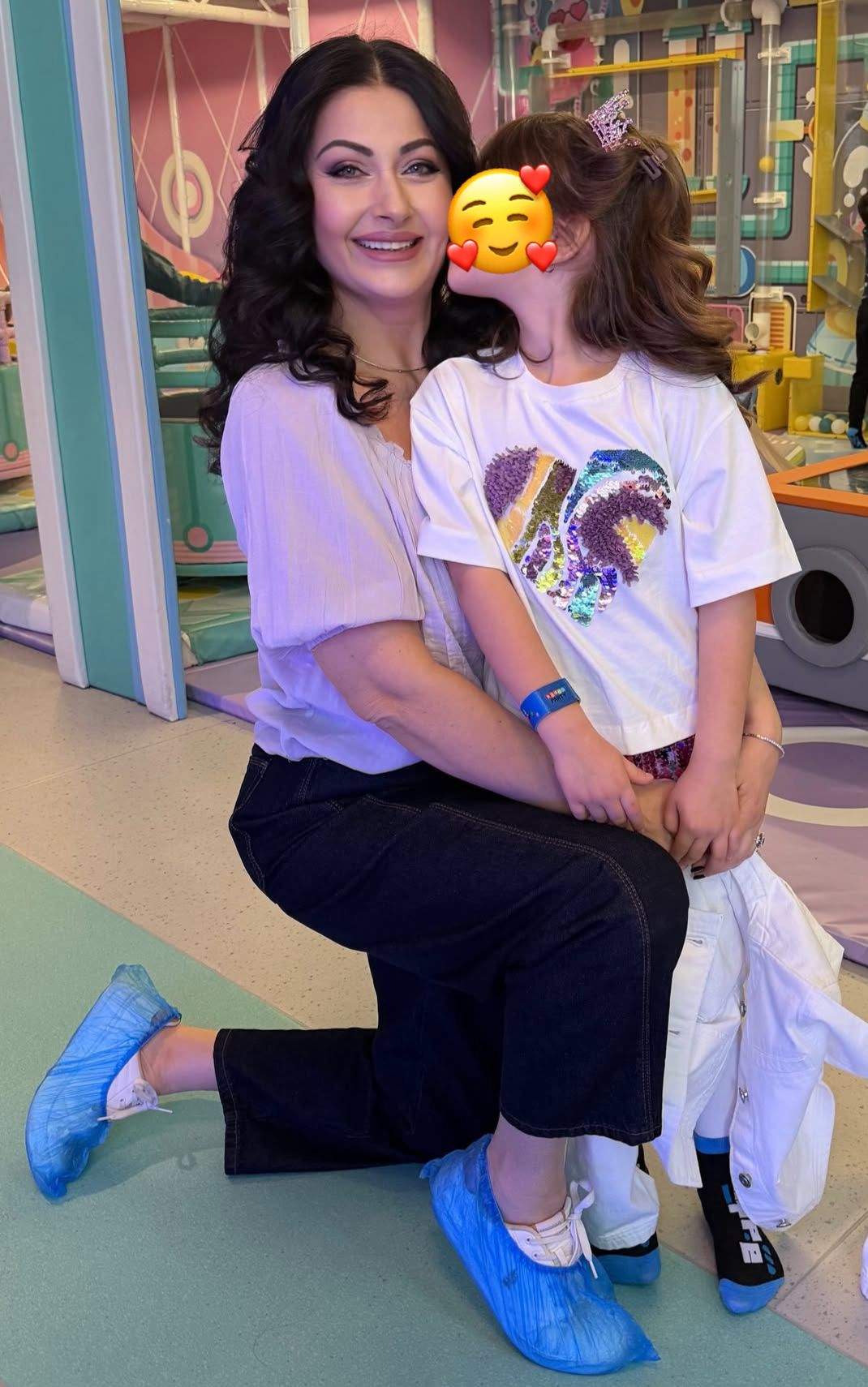 Gabriela Cristea, alături de fiica ei, Iris