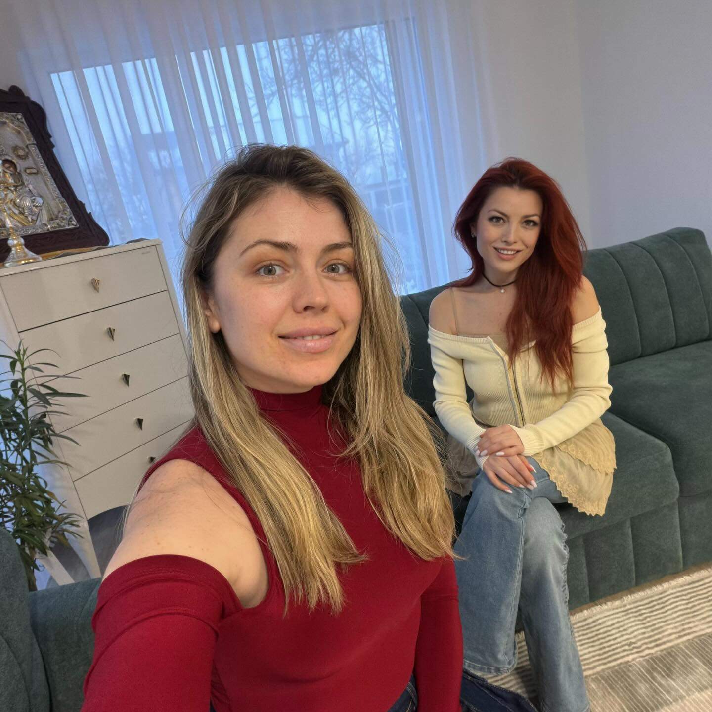 Elena Gheorghe impreuna cu sora sa, Ana Pîrvulescu