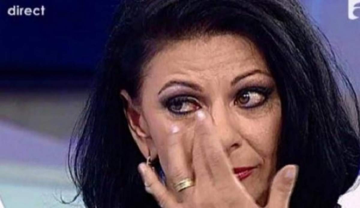 Elena Cârstea plânge