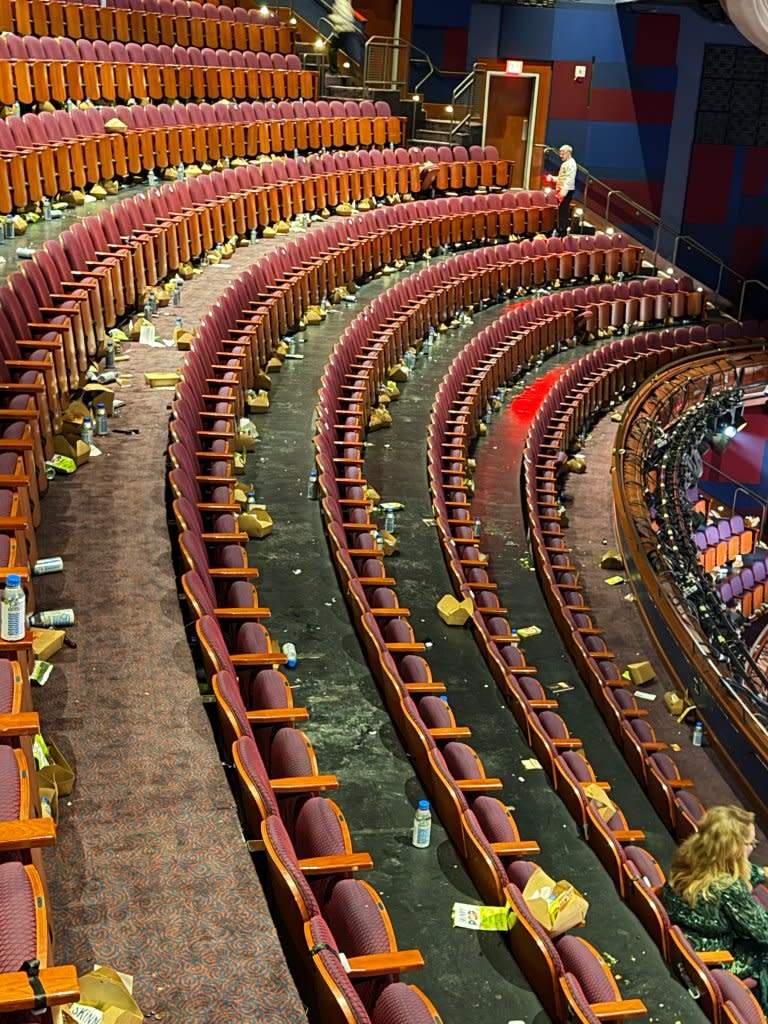 Imagini rușinoase după Oscar 2026! În ce hal a fost lăsat Dolby Theatre după decernarea premiilor