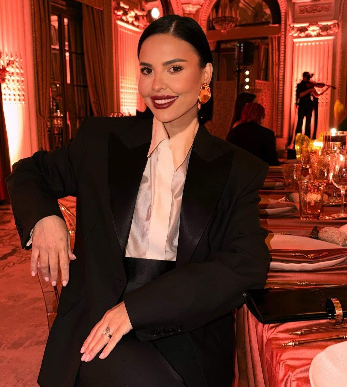 Andreea Popescu, într-un restaurant