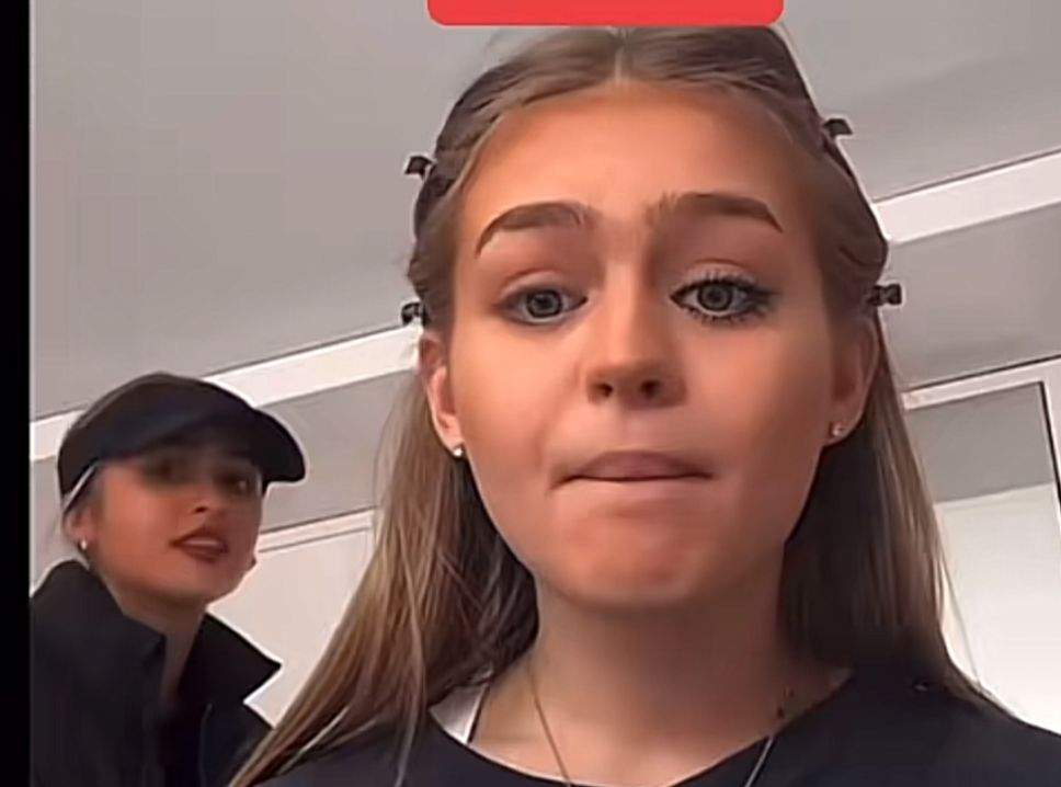 Iuliana și Ana Beregoi, pe live