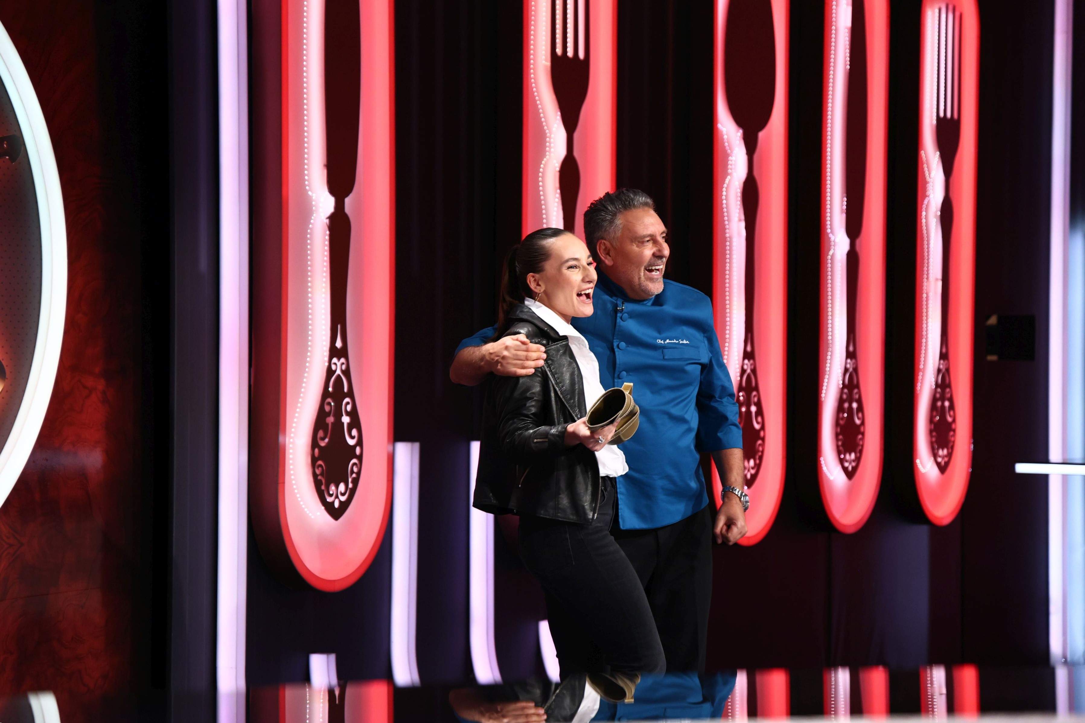 Chefi la cuțite, lider de audiență. Marina Luca e cuțitul de aur al lui Chef Sautner. Diseară, Chefii se întrec pentru prima bombă a sezonului, jurizată de Chef Alex Petricean