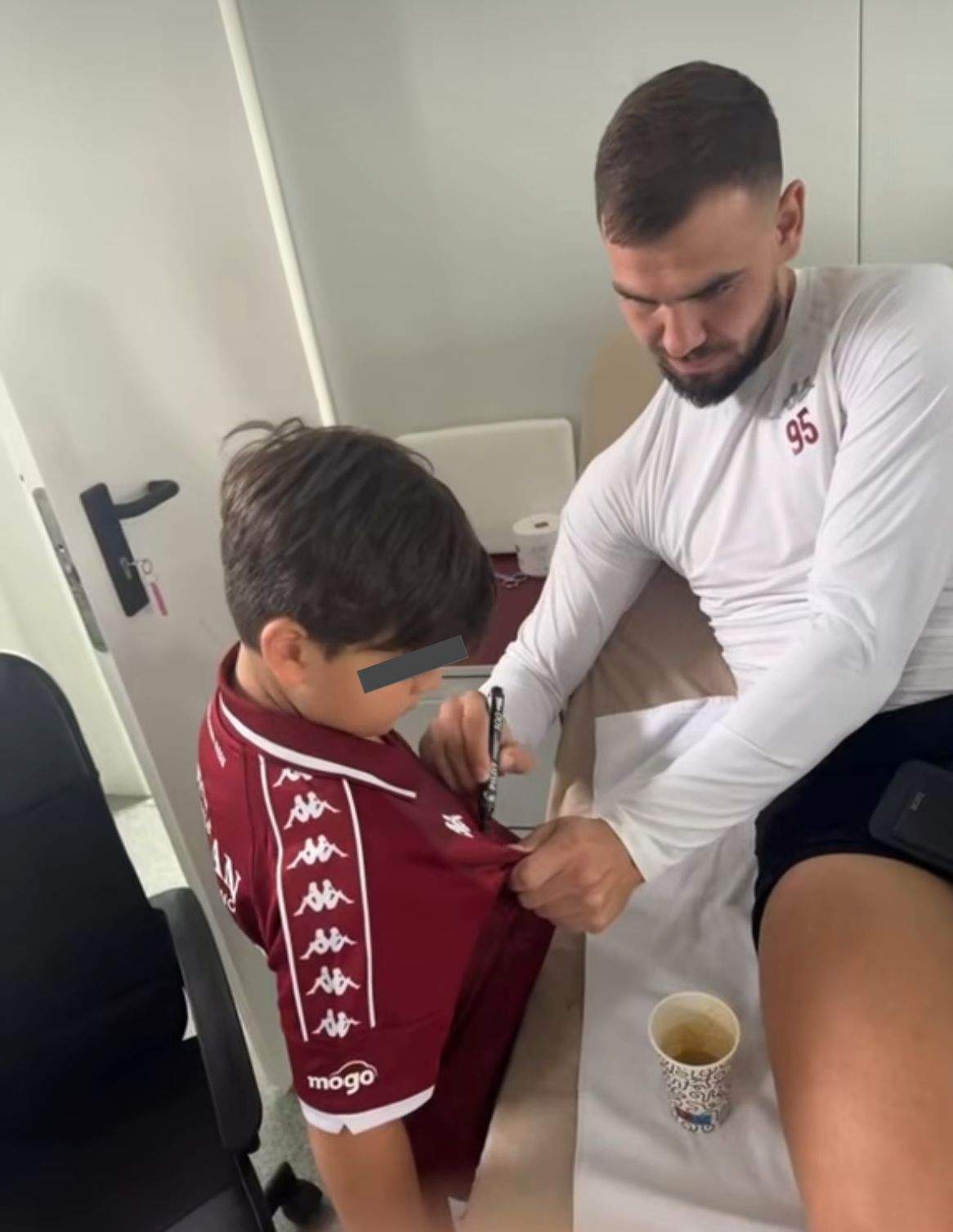 Matthias, primind autograf