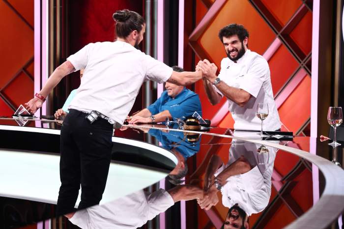 Chefi la cuțite, lider de audiență. Chef Richard a câștigat aseară prețioasa bombă. Diseară, jurații se contrazic aprig la degustarea amuletei: ”E crud acest aluat!”