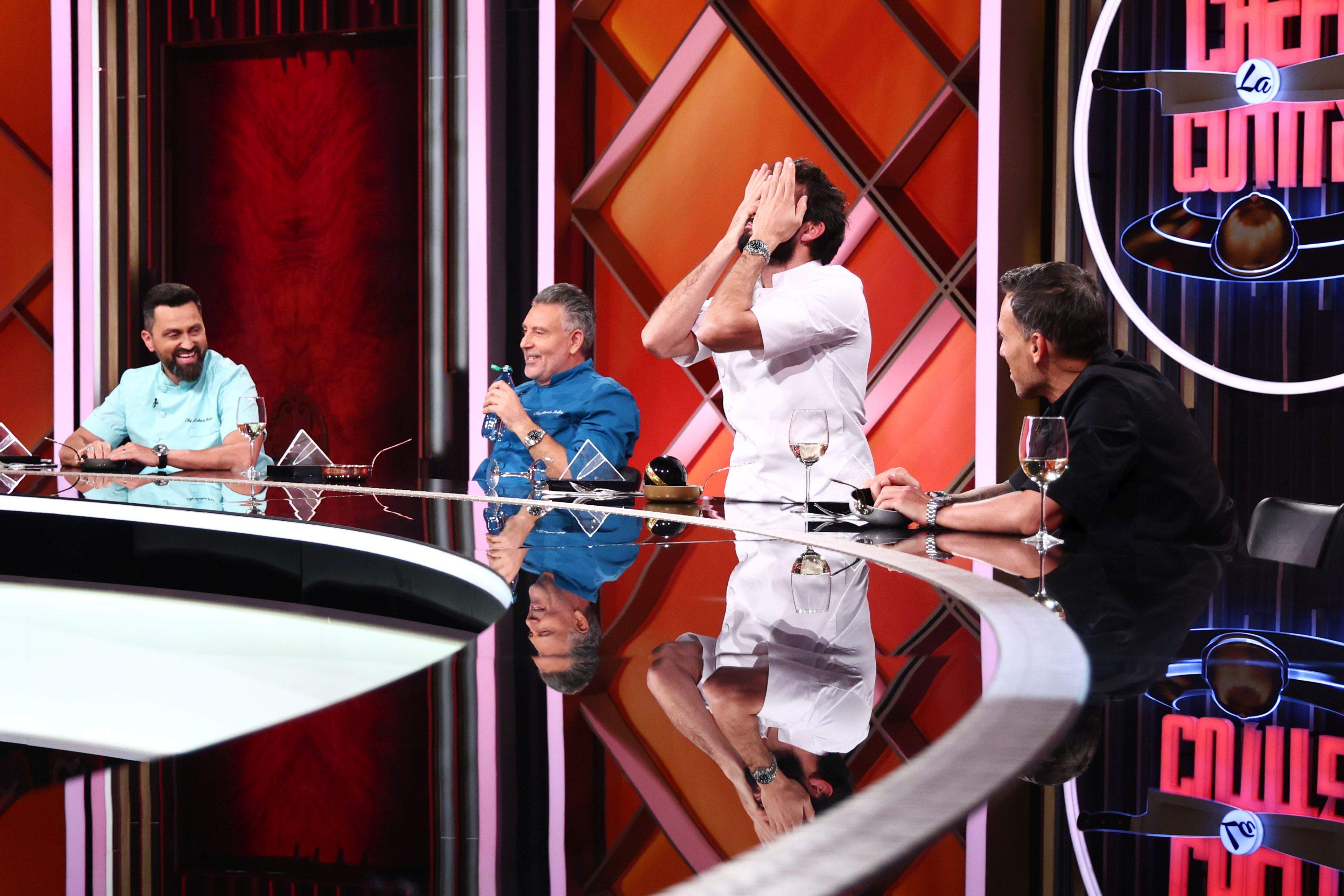 Chefi la cuțite, lider de audiență. Chef Richard a câștigat aseară prețioasa bombă. Diseară, jurații se contrazic aprig la degustarea amuletei: ”E crud acest aluat!”