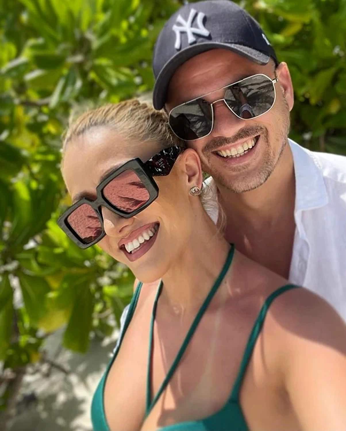 iuliana pepene si alex roman impreuna selfie