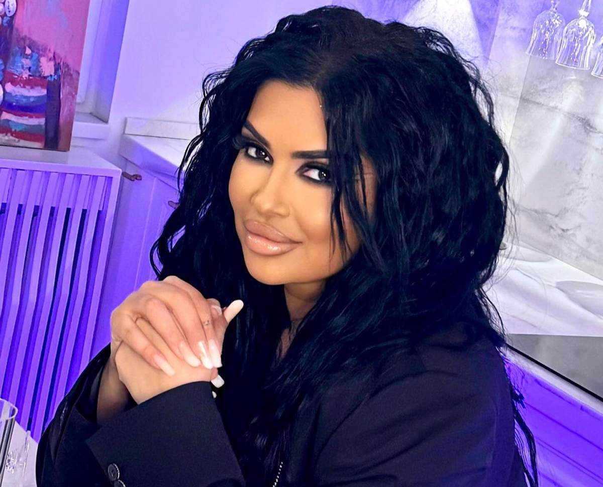 Raluca  Drăgoi, aranjată