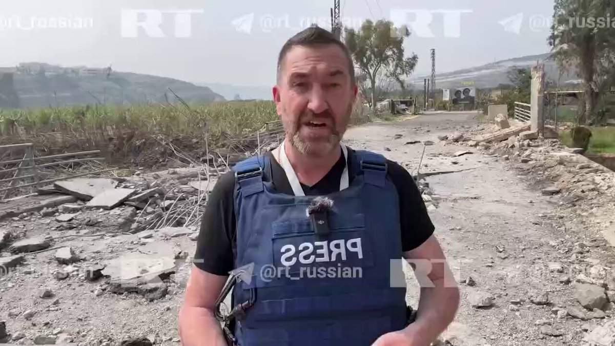 Momentul șocant în care o bombă a căzut lângă un jurnalist care transmitea live. Totul a fost filmat
