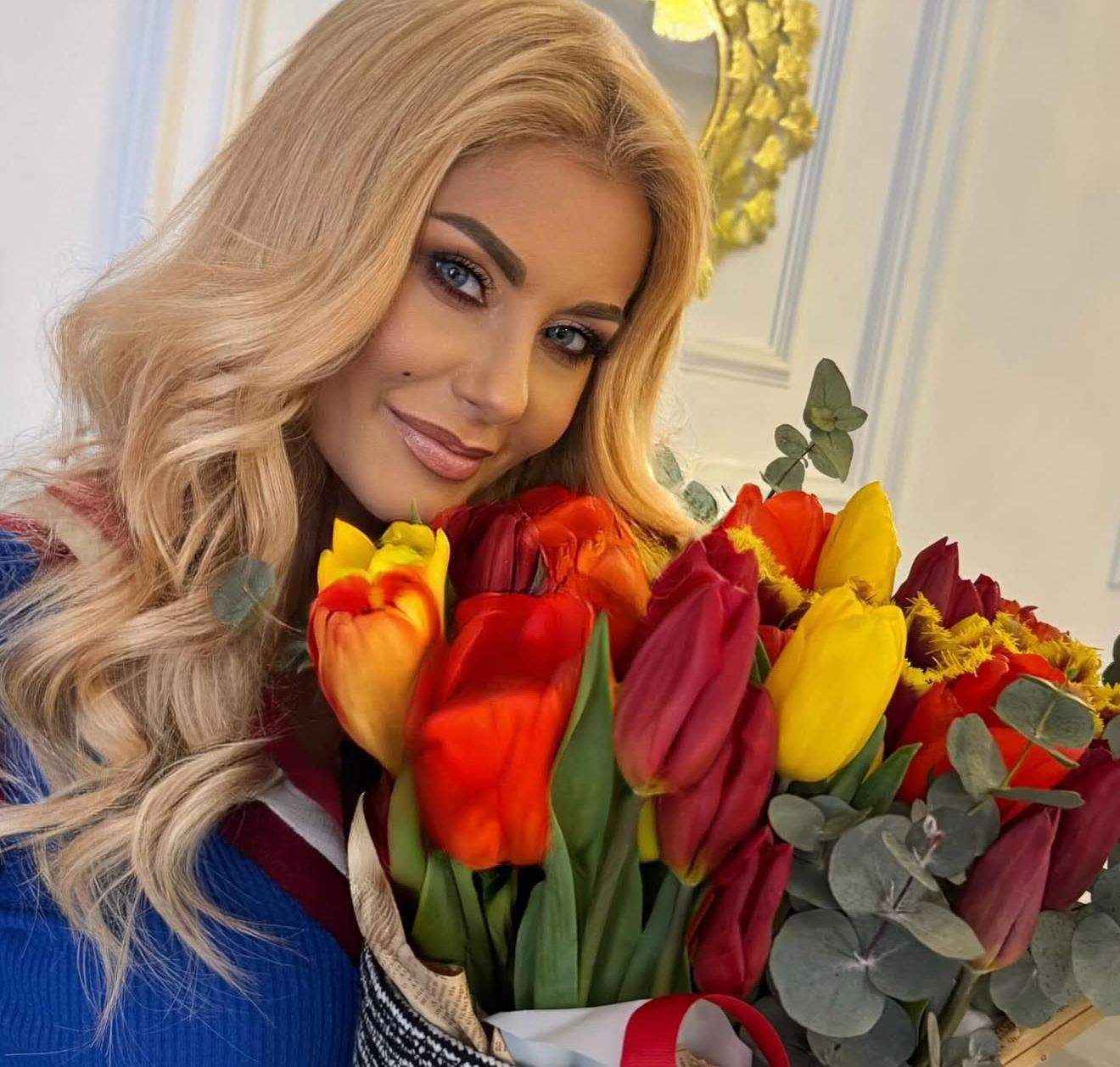 Emilia Ghinescu a primit un buchet superb de flori