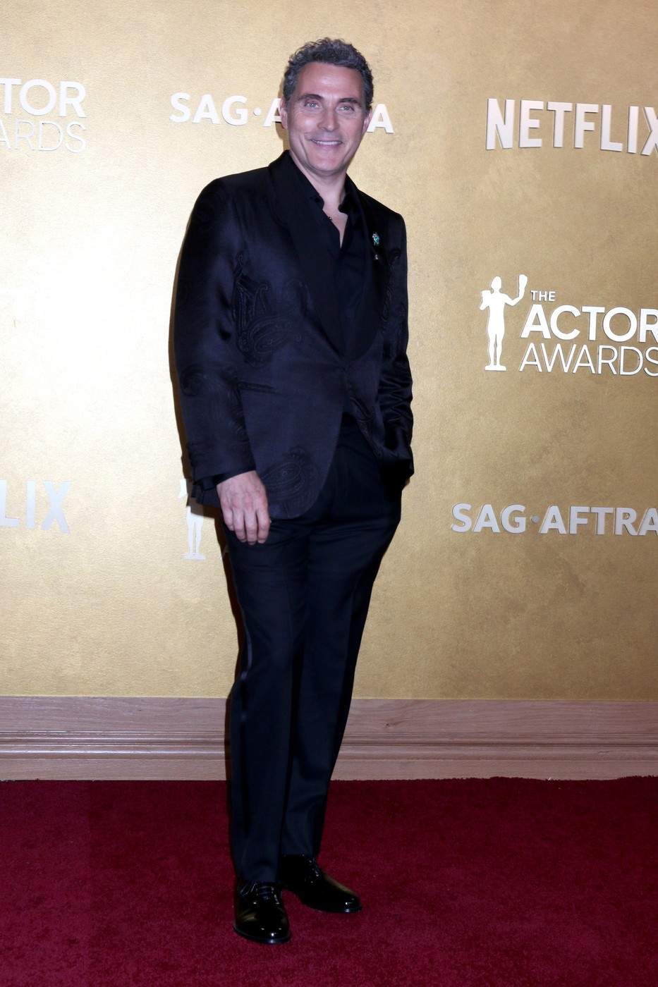 Rufus Sewell la cea de-a 32-a ediție anuală a Premiilor Actorilor, sosirea la Shrine Auditorium pe 1 martie 2026 în Los Angeles