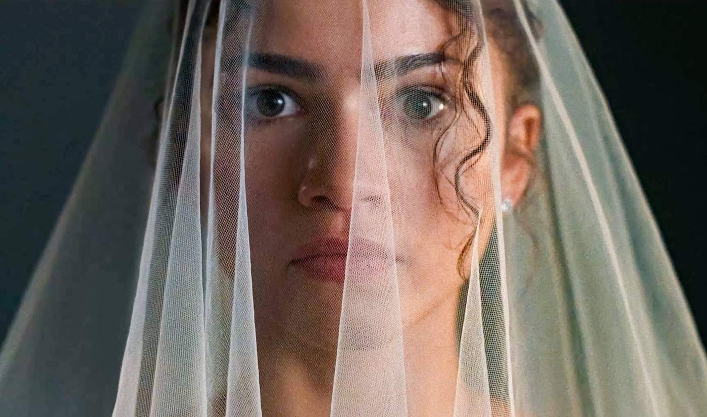 Zendaya SUA. Zendaya în noul film CA24: Drama 2026. Subiectul: Un cuplu fericit logodit este pus la încercare atunci când o întorsătură neașteptată le dă peste cap săptămâna nunții.