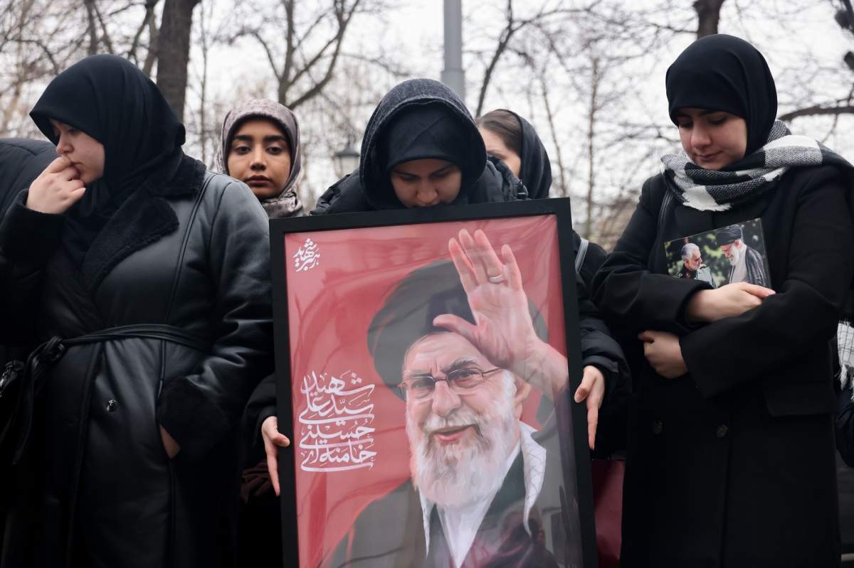 fotografia lui Ali Khamenei în Iran