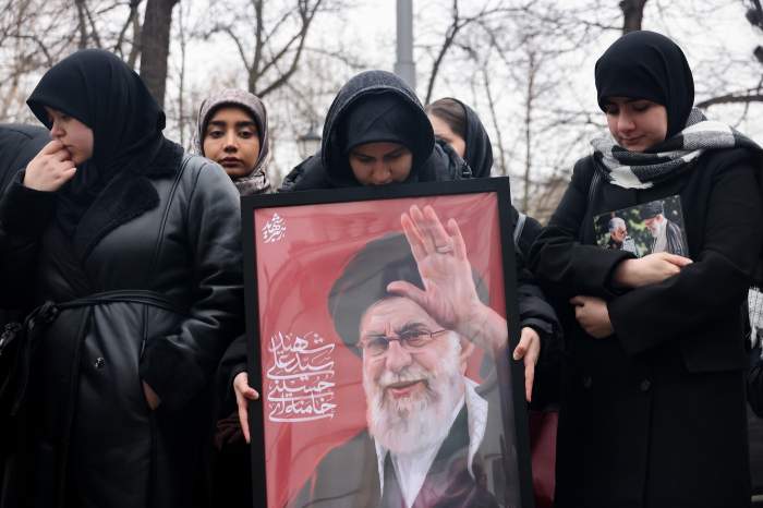 fotografia lui Ali Khamenei în Iran