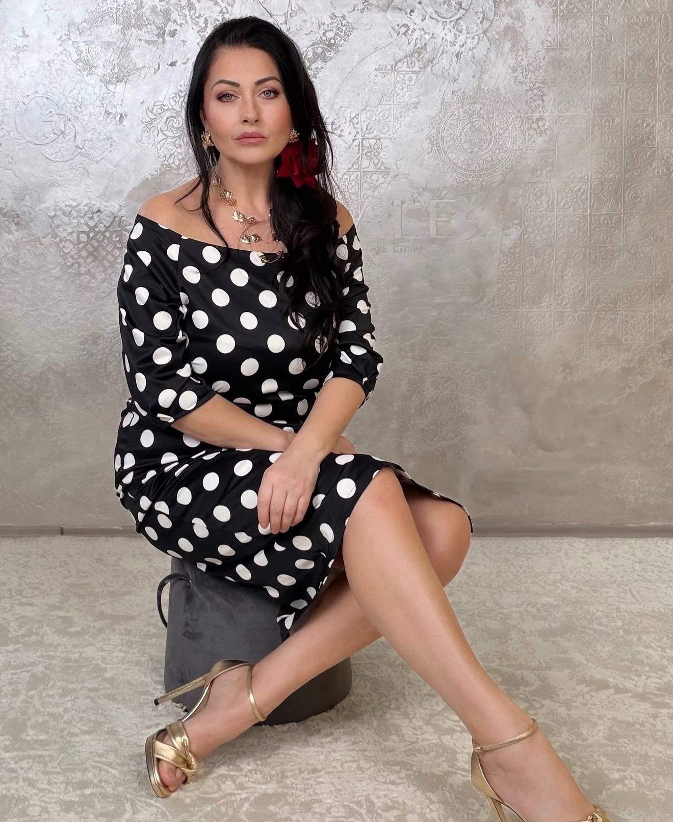 Gabriela Cristea și-a etalat picioarele de model