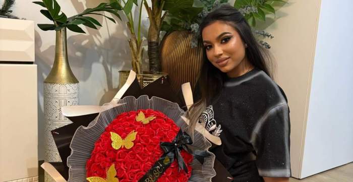 adriana simionescu cu un buchet mare de flori