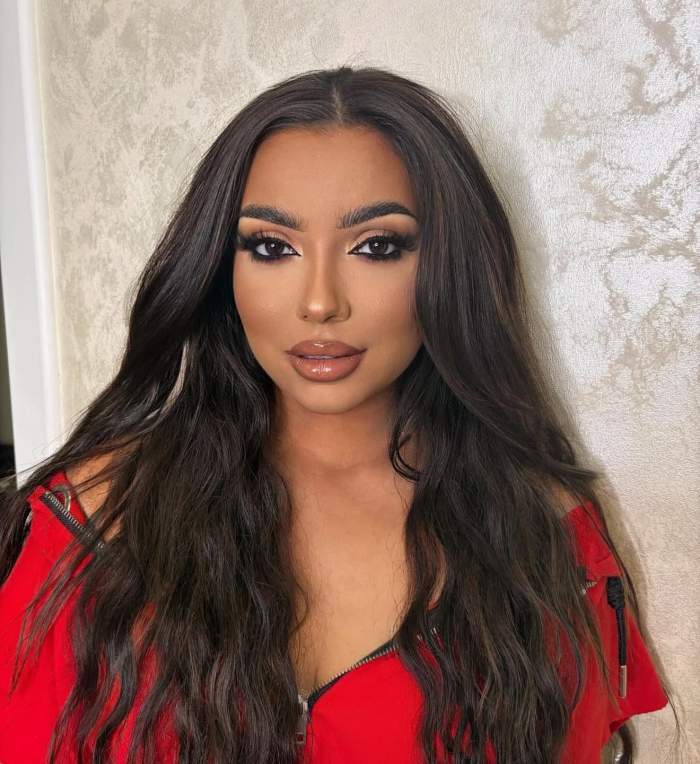 adriana simionescu imbracata in rosu