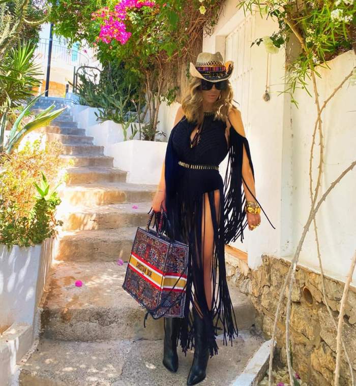 Raluca badulescu in vacanta